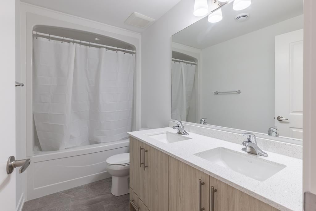 garden-level-townhome-for-rent-bathroom
