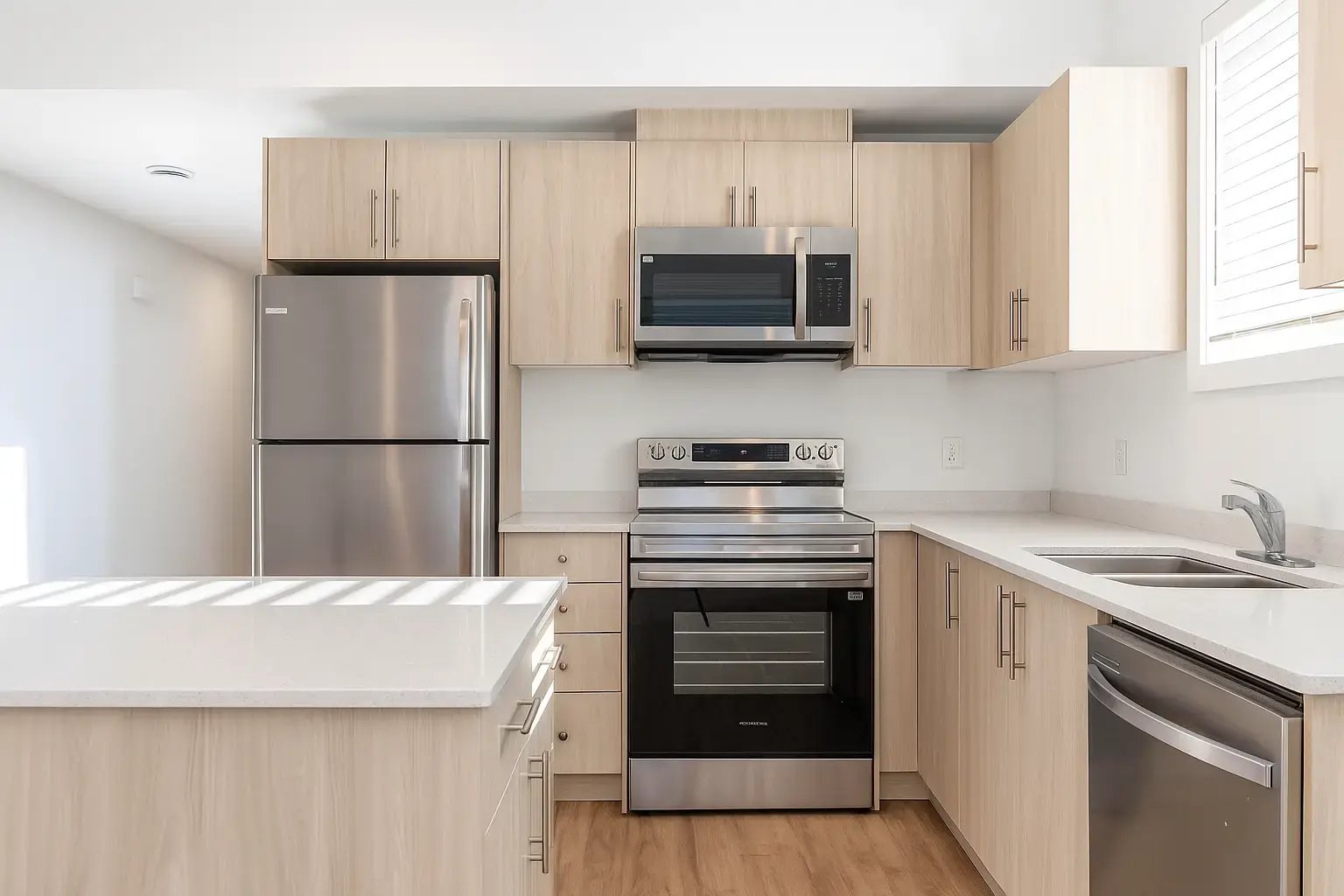 garden-level-townhome-for-rent-kitchen (1)