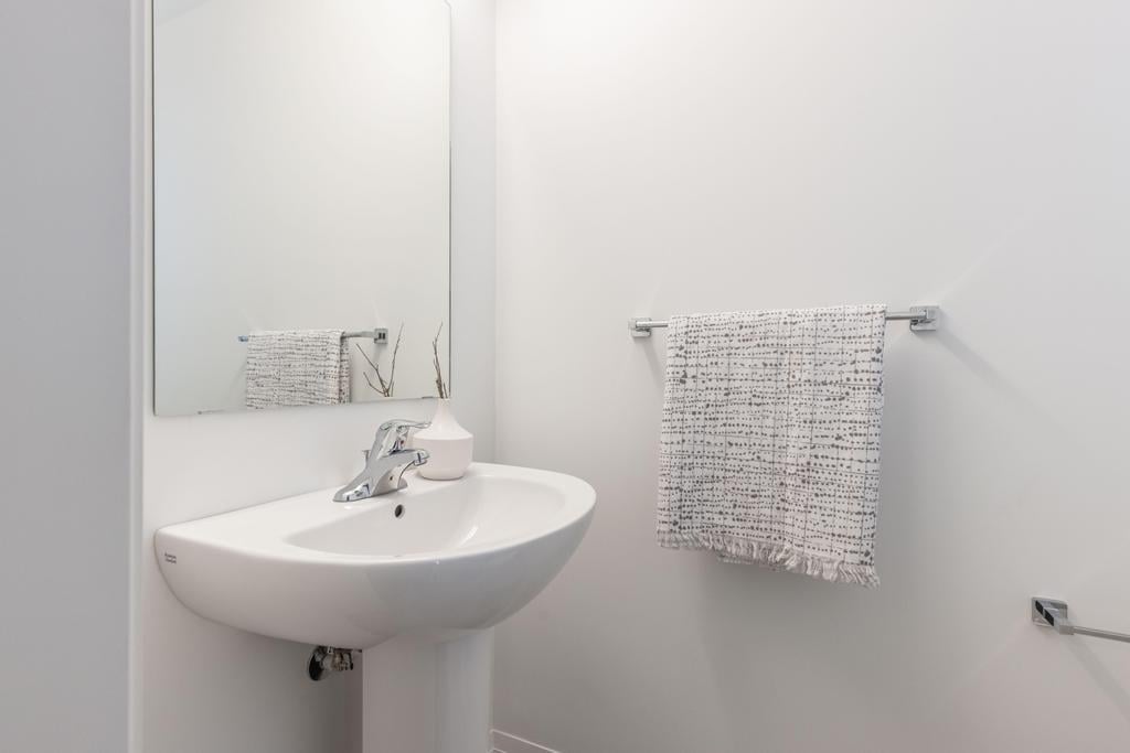modern-bathroom-interior (1)