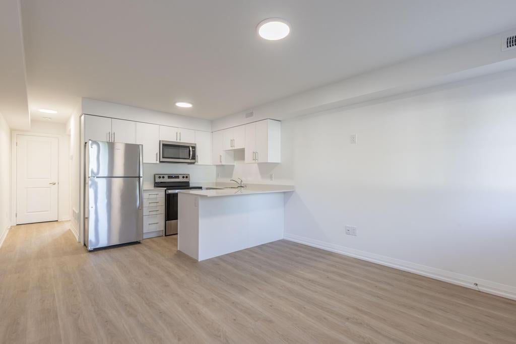 newly-built-townhome-kitchen-living-layout (2)