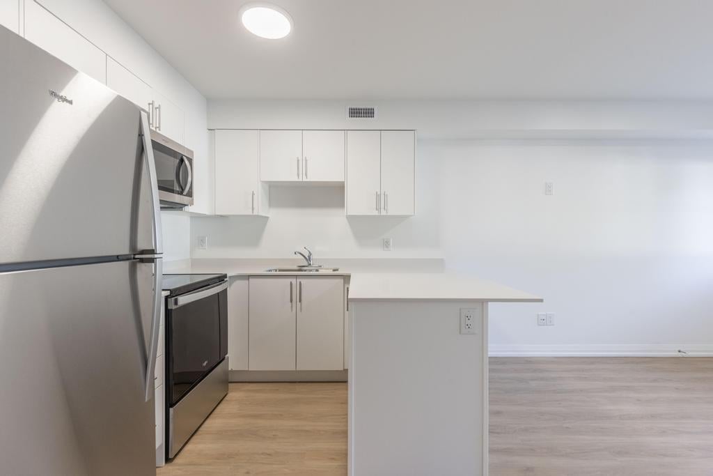 newly-built-townhome-kitchen-living-layout (3)