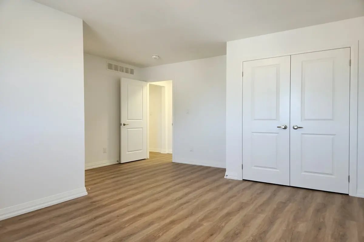 spacious-1-bedroom-townhome-rental-welland  (5)_compressed-1