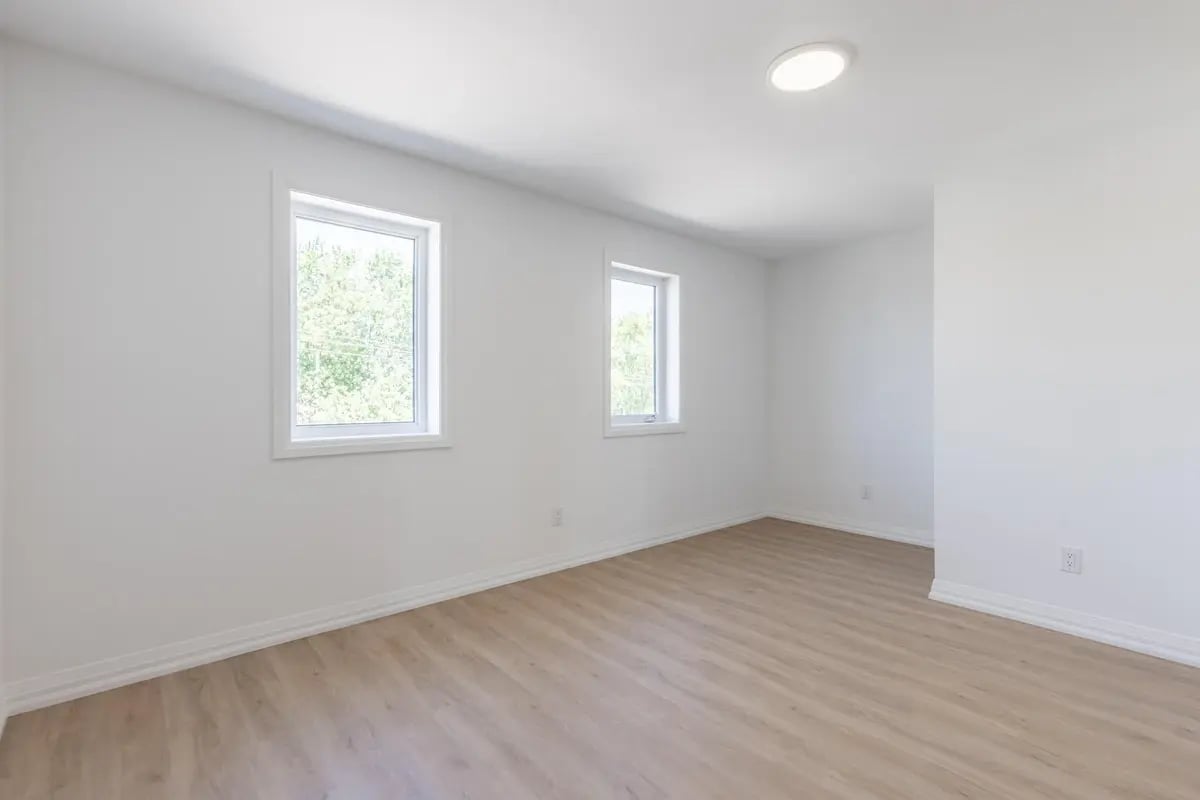 spacious-bedroom-townhome