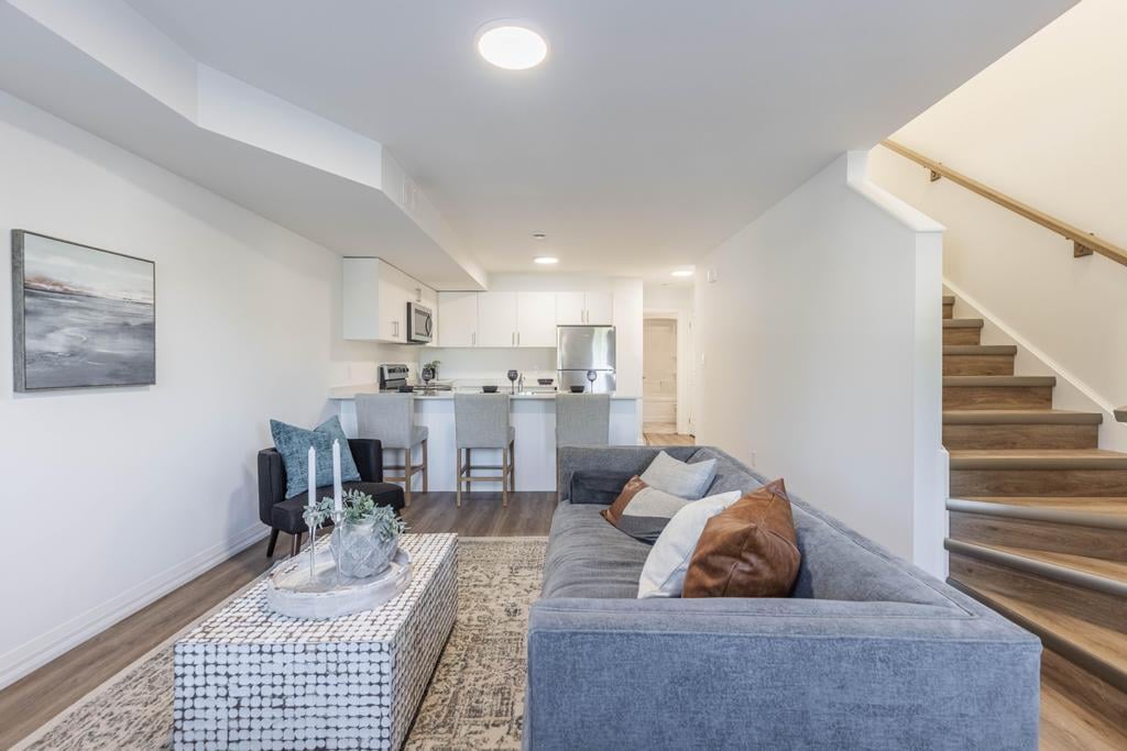 welland-townhome-for-rent-living-room-kitchen-layout (8)