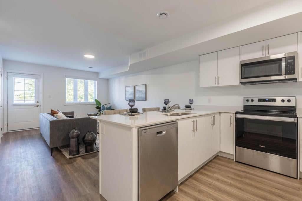 welland-townhome-for-rent-living-room-kitchen-layout (9)