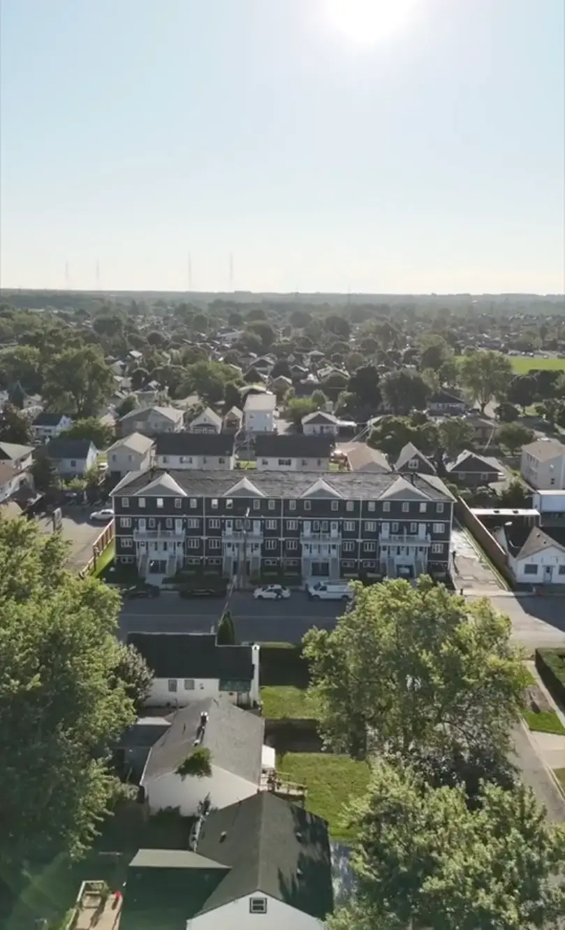 exterior-welland-townhome-for-rent